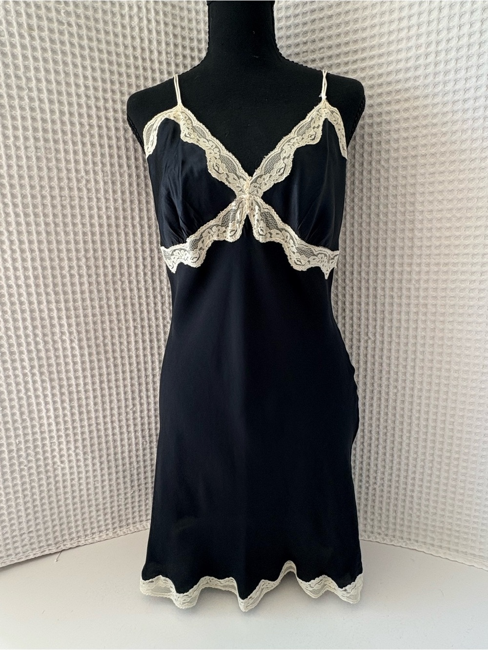 Vintage Hillard & Hanson 100% Silk Chemise Lingerie XL Coquette Nightie Y2K 90s